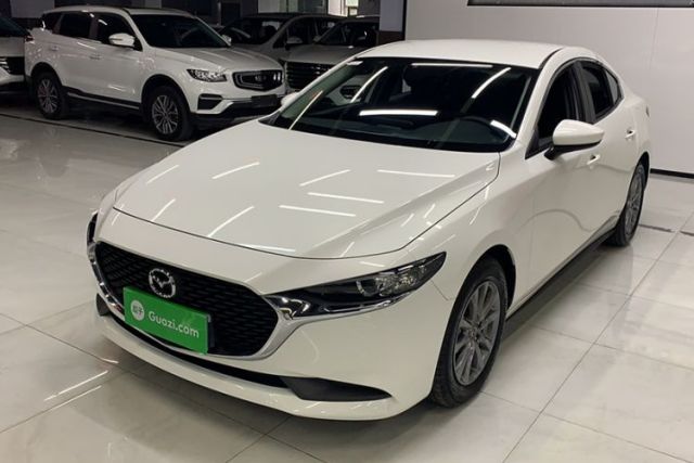 Ojetý Mazda 3 Axela 2022 2.0L Automatic Zhiqing Edition