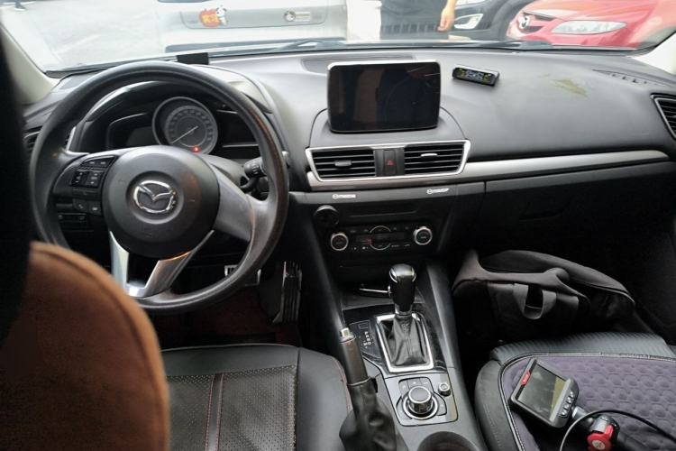 Used Mazda 3 Axela 2014 Sedan 1.5L Automatic Luxury Model Center Console