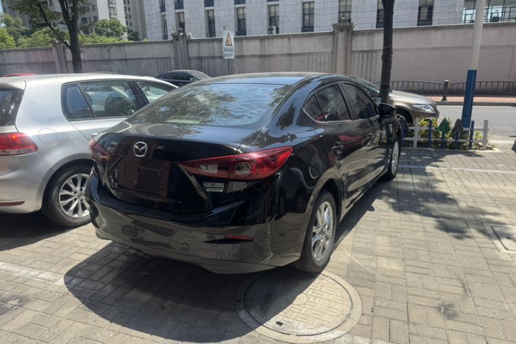 Used Mazda 3 Axela 2014 Sedan 1.5L Manual Comfort Model Exterior 5