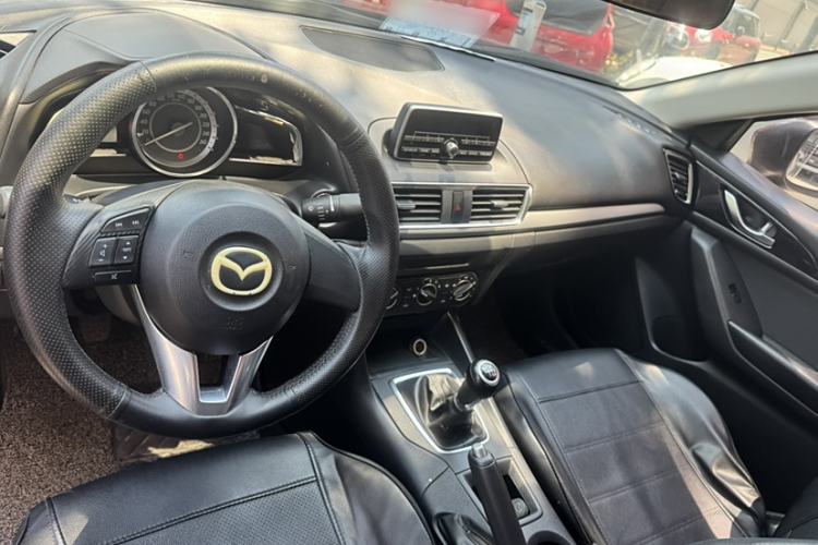 Used Mazda 3 Axela 2014 Sedan 1.5L Manual Comfort Model Interior 1
