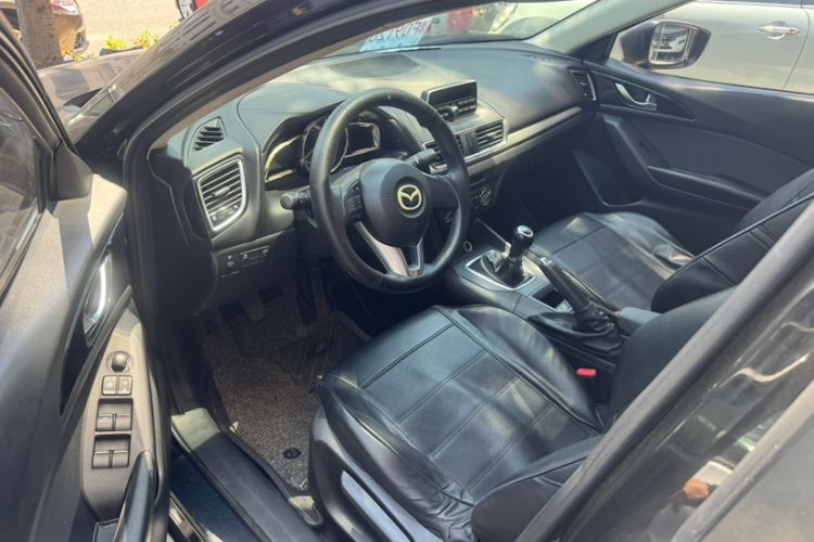 Used Mazda 3 Axela 2014 Sedan 1.5L Manual Comfort Model Interior 2