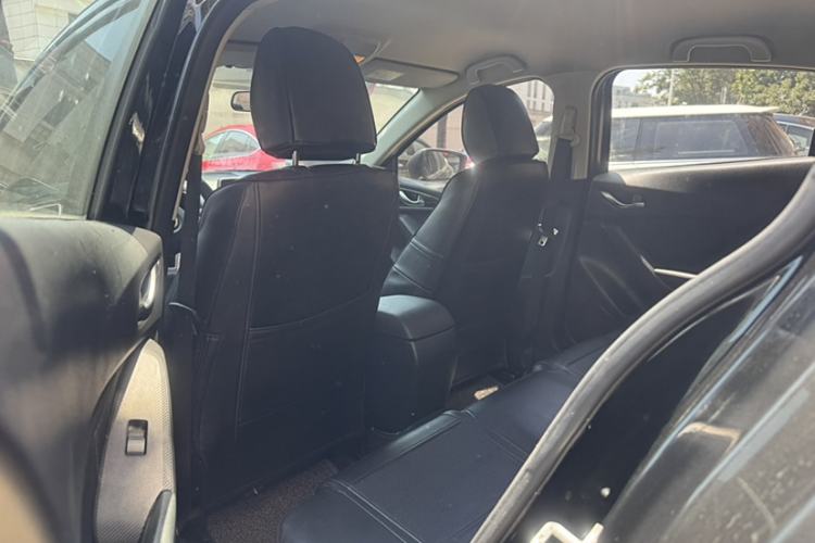 Used Mazda 3 Axela 2014 Sedan 1.5L Manual Comfort Model Interior 3