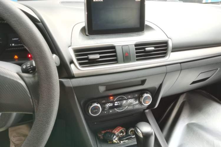 Used Mazda 3 Axela 2014 Hatchback 1.5L Automatic Luxury Model Audio And AC Panel