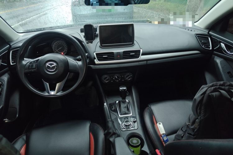 Used Mazda 3 Axela 2014 Sedan 1.5L Automatic Comfort Model Center Console