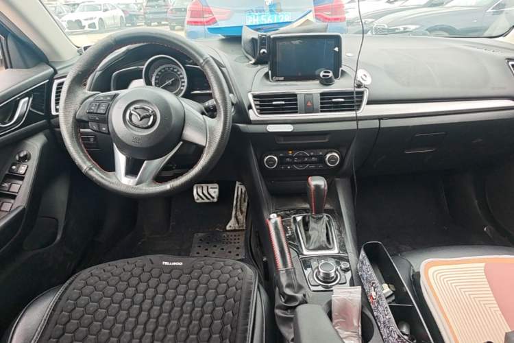 Used Mazda 3 Axela 2014 Hatchback 1.5L Automatic Luxury Model Center Console