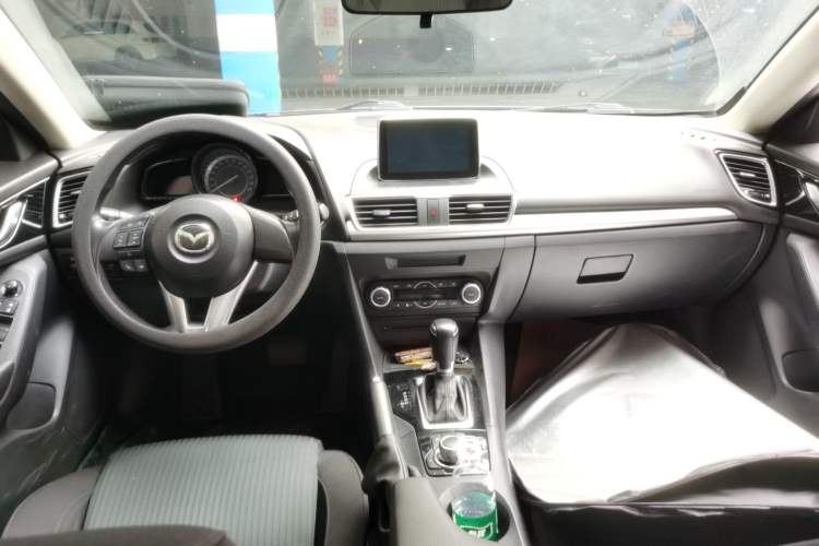 Used Mazda 3 Axela 2014 Hatchback 1.5L Automatic Luxury Model Center Console
