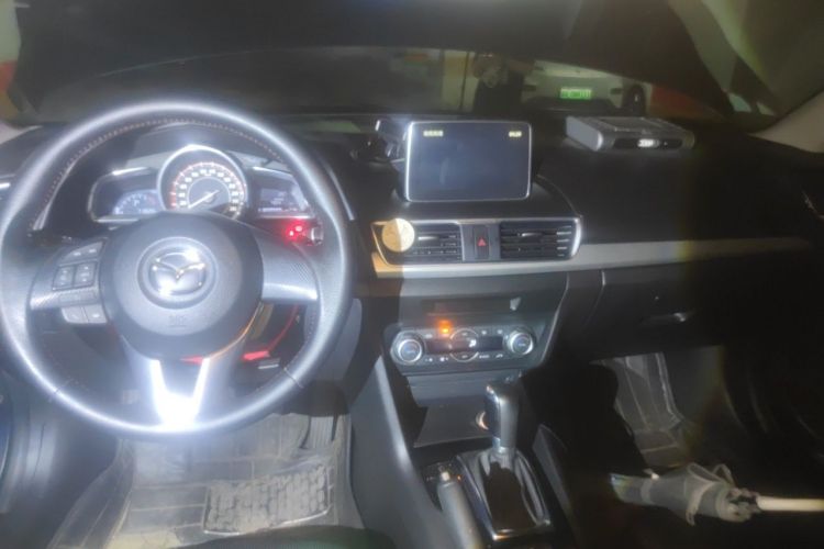 Used Mazda 3 Axela 2014 Sedan 1.5L Automatic Luxury Model Center Console