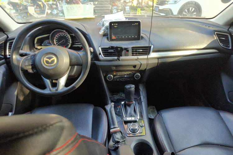 Used Mazda 3 Axela 2014 Sedan 1.5L Automatic Luxury Model Center Console