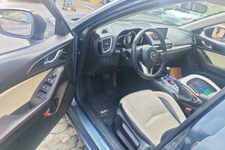 Used Mazda 3 Axela 2014 Sedan 2.0L Automatic Sport Model Driver Seat