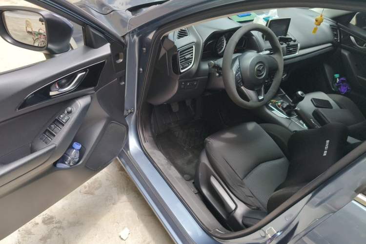 Used Mazda 3 Axela 2014 Sedan 1.5L Manual Comfort Model Driver Seat