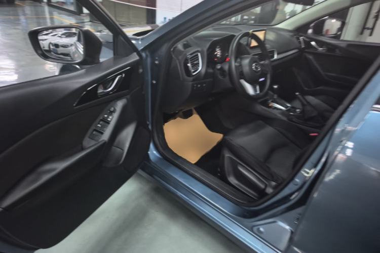 Used Mazda 3 Axela 2014 Sedan 1.5L Automatic Luxury Model Driver Seat