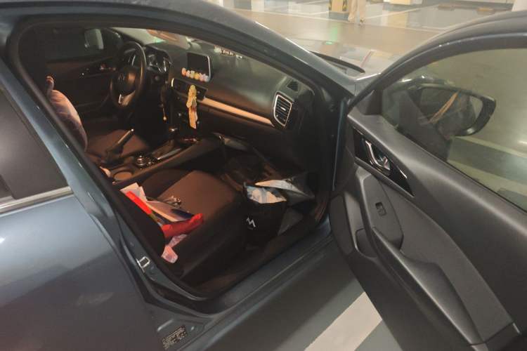 Used Mazda 3 Axela 2014 Sedan 1.5L Automatic Luxury Model Driver Seat