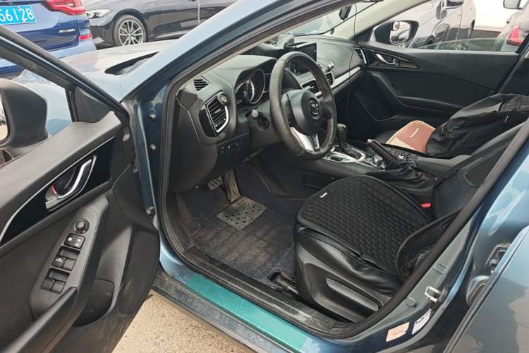 Used Mazda 3 Axela 2014 Hatchback 1.5L Automatic Luxury Model Driver Seat