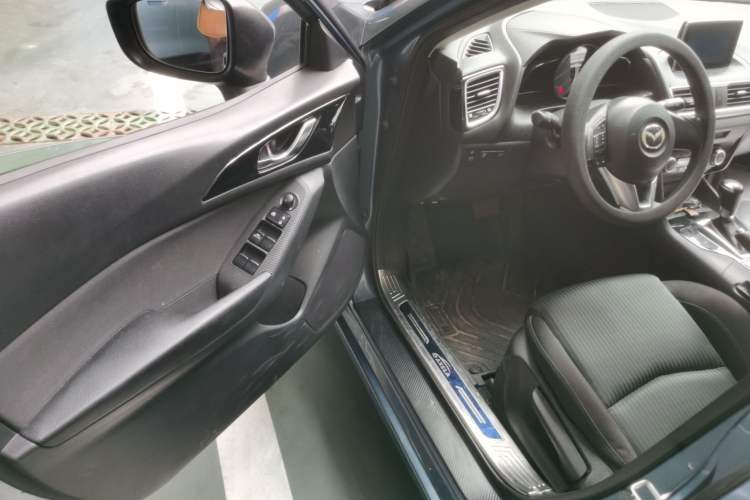 Used Mazda 3 Axela 2014 Hatchback 1.5L Automatic Luxury Model Driver Seat