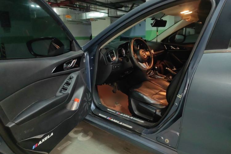 Used Mazda 3 Axela 2014 Hatchback 1.5L Automatic Luxury Model Driver Seat