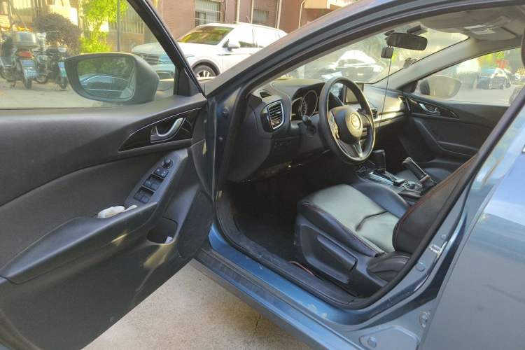 Used Mazda 3 Axela 2014 Sedan 1.5L Automatic Luxury Model Driver Seat