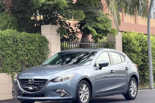 Used Mazda 3 Axela 2014 Hatchback 1.5L Automatic Luxury Model