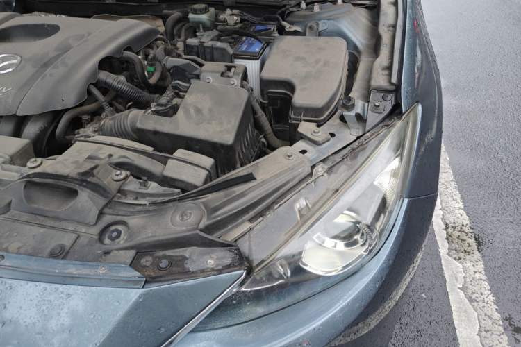 Used Mazda 3 Axela 2014 Sedan 1.5L Automatic Comfort Model Engine Bay Left