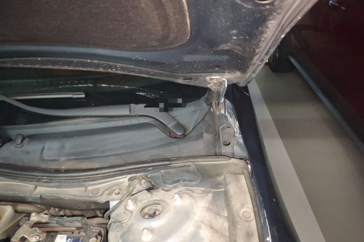 Used Mazda 3 Axela 2014 Sedan 1.5L Automatic Comfort Model Engine Bay Left