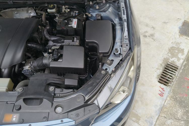 Used Mazda 3 Axela 2014 Sedan 1.5L Manual Comfort Model Engine Bay Left