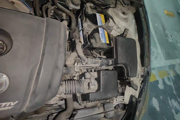 Used Mazda 3 Axela 2014 Hatchback 1.5L Automatic Luxury Model Engine Bay Left