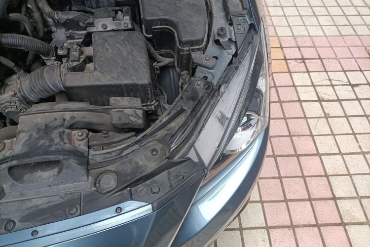Used Mazda 3 Axela 2014 Sedan 1.5L Automatic Comfort Model Engine Bay Left