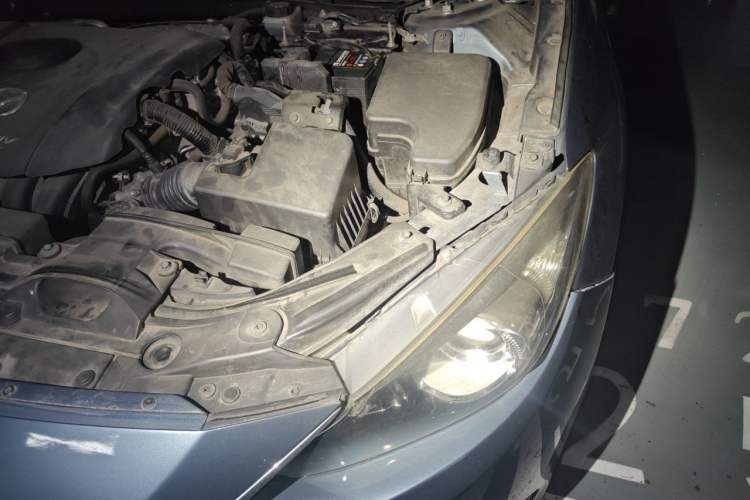 Used Mazda 3 Axela 2014 Sedan 1.5L Automatic Luxury Model Engine Bay Left