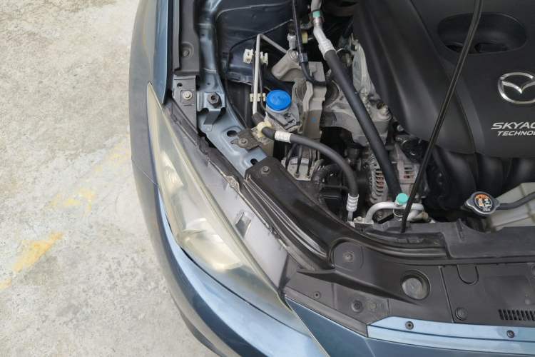 Used Mazda 3 Axela 2014 Sedan 1.5L Manual Comfort Model Engine Bay Right