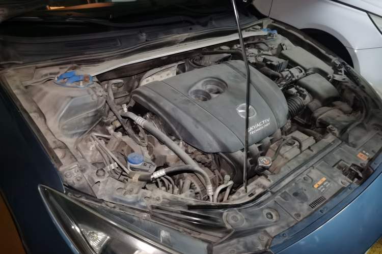 Used Mazda 3 Axela 2014 Sedan 2.0L Automatic Sport Model Engine Bay Right
