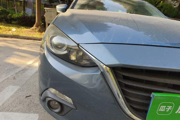 Used Mazda 3 Axela 2014 Sedan 1.5L Automatic Luxury Model Exterior 6