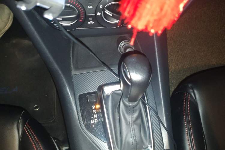 Used Mazda 3 Axela 2014 Sedan 1.5L Automatic Comfort Model Gear Lever
