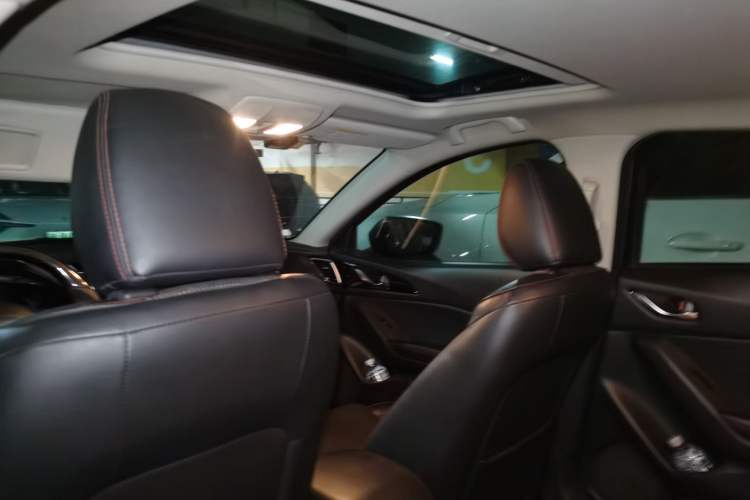 Used Mazda 3 Axela 2014 Sedan 2.0L Automatic Sport Model Headliner