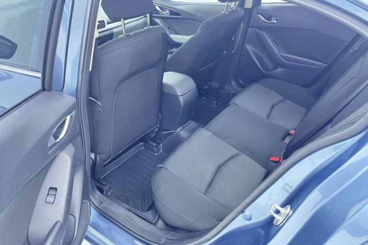 Used Mazda 3 Axela 2014 Sedan 1.5L Automatic Luxury Model Interior 1