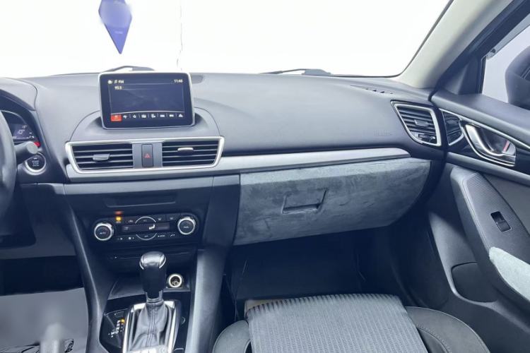 Used Mazda 3 Axela 2014 Sedan 1.5L Automatic Luxury Model Interior 3
