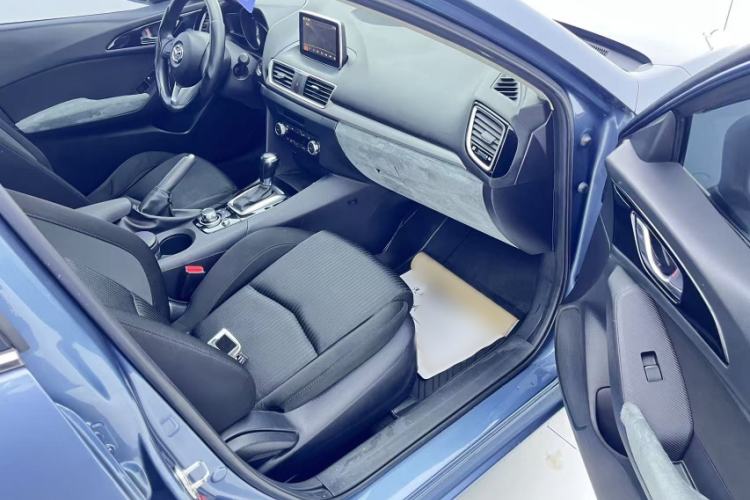 Used Mazda 3 Axela 2014 Sedan 1.5L Automatic Luxury Model Interior 4