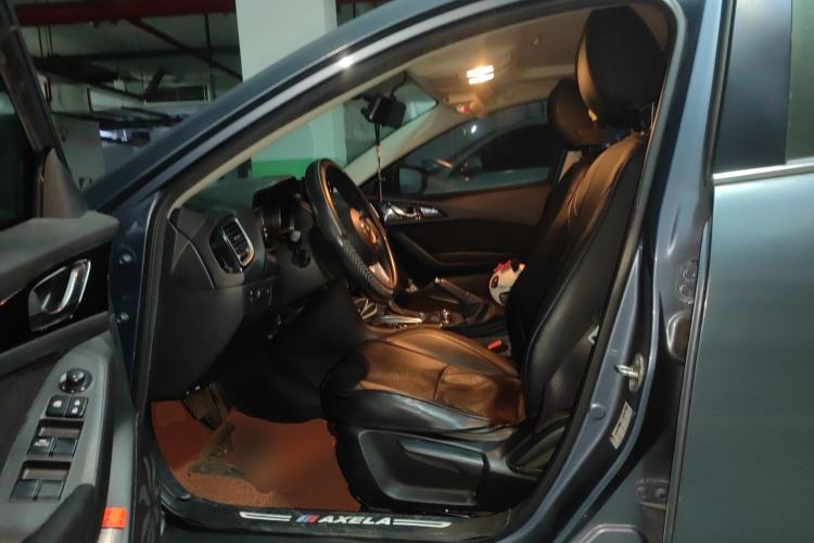 Used Mazda 3 Axela 2014 Hatchback 1.5L Automatic Luxury Model Left Front Seat
