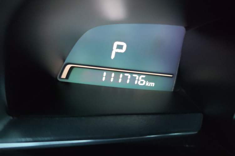 Used Mazda 3 Axela 2014 Hatchback 2.0L Automatic Flagship Model Odometer Close Up