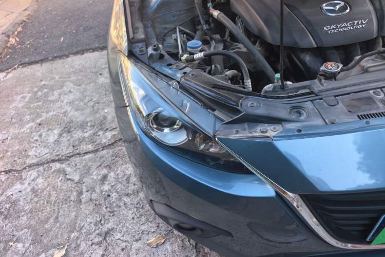Used Mazda 3 Axela 2014 Sedan 1.5L Automatic Luxury Model Right Front Headlight
