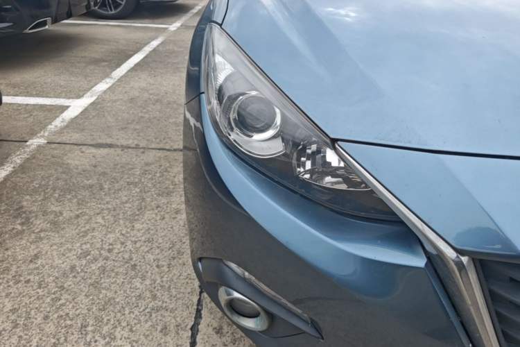 Used Mazda 3 Axela 2014 Hatchback 1.5L Automatic Luxury Model Right Front Headlight