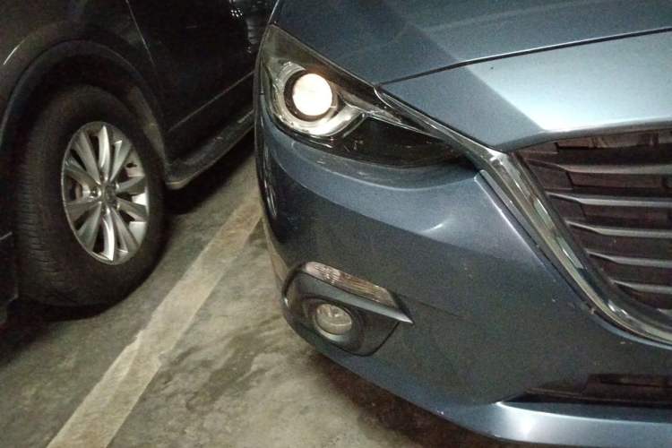 Used Mazda 3 Axela 2014 Sedan 2.0L Automatic Sport Model Right Front Headlight