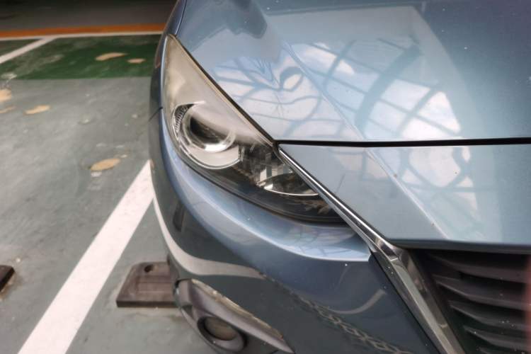 Used Mazda 3 Axela 2014 Hatchback 1.5L Automatic Luxury Model Right Front Headlight