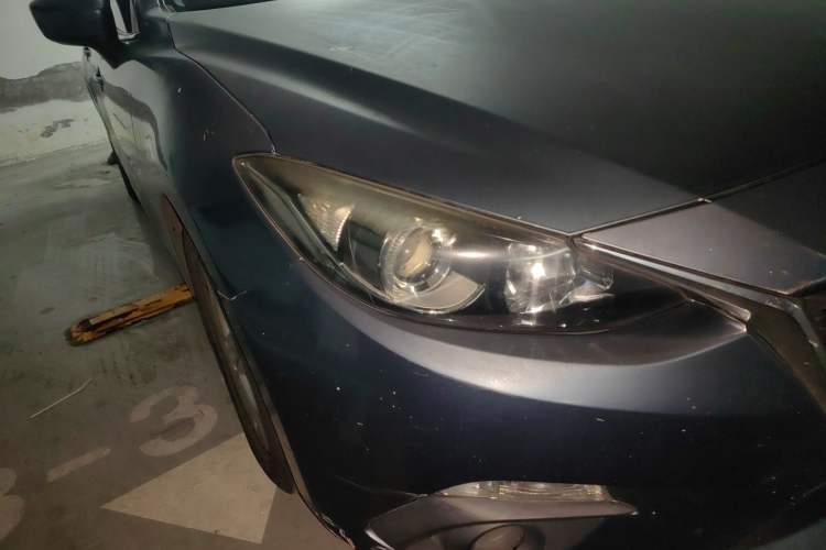 Used Mazda 3 Axela 2014 Hatchback 1.5L Automatic Luxury Model Right Front Headlight