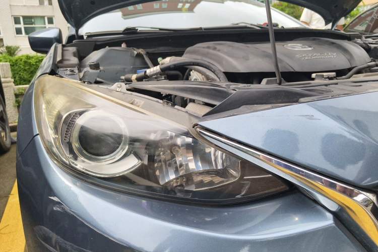 Used Mazda 3 Axela 2014 Hatchback 1.5L Manual Comfort Model Right Front Headlight