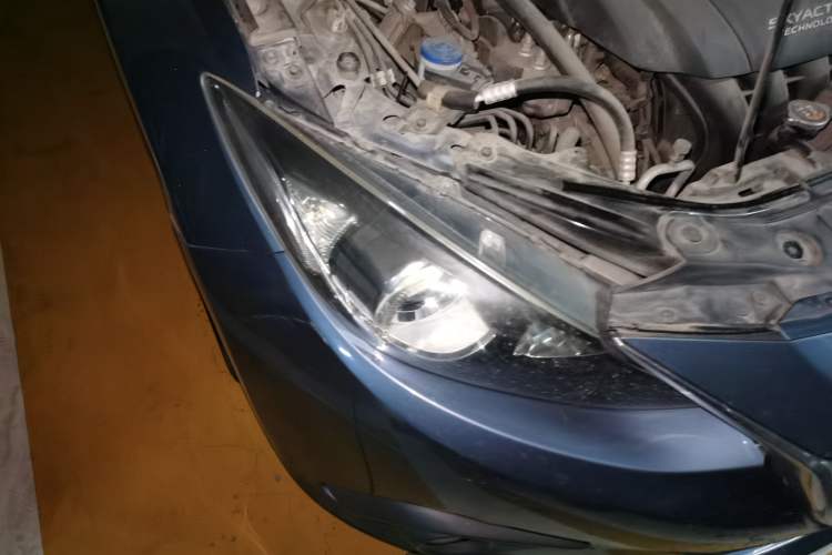Used Mazda 3 Axela 2014 Sedan 2.0L Automatic Sport Model Right Front Headlight