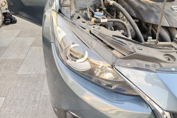 Used Mazda 3 Axela 2014 Sedan 1.5L Automatic Luxury Model Right Front Headlight