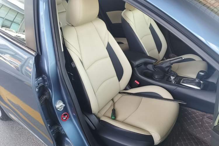 Used Mazda 3 Axela 2014 Sedan 2.0L Automatic Flagship Model Right Front Seat