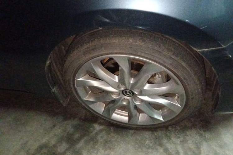 Used Mazda 3 Axela 2014 Sedan 2.0L Automatic Sport Model Right Front Wheel Hub