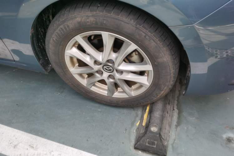 Used Mazda 3 Axela 2014 Hatchback 1.5L Automatic Luxury Model Right Front Wheel Hub