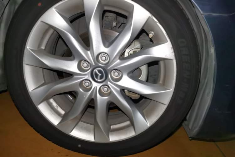 Used Mazda 3 Axela 2014 Sedan 2.0L Automatic Sport Model Right Front Wheel Hub