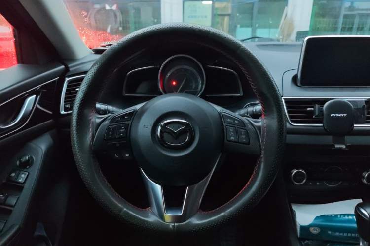 Used Mazda 3 Axela 2014 Hatchback 2.0L Automatic Flagship Model Steering Wheel